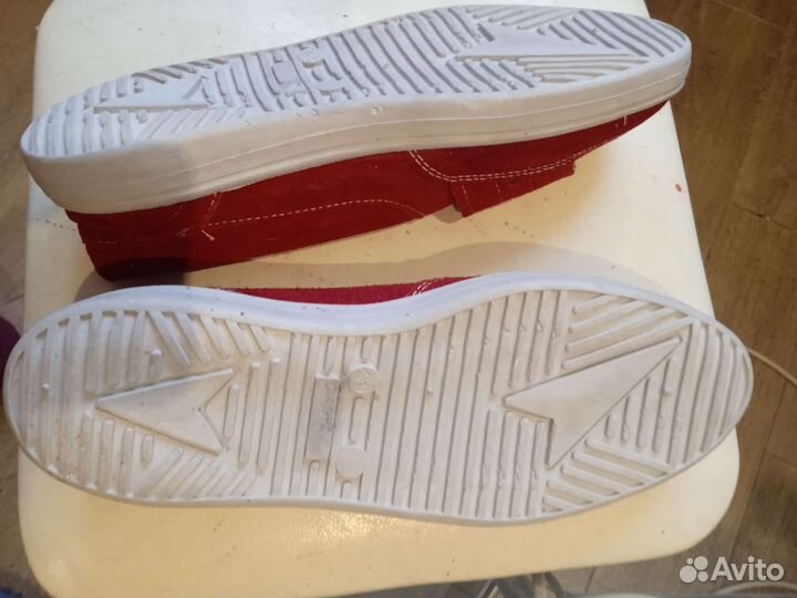 Кроссовки женские