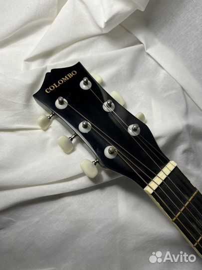 Акустическая гитара