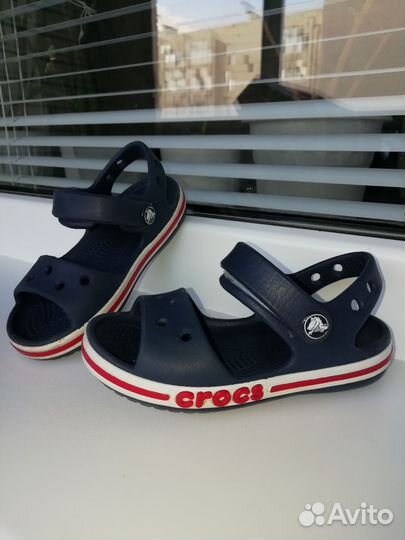 Сандалии crocs