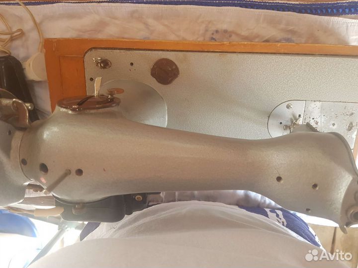 Швейная машина с электроприводом