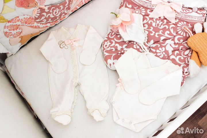 Комплект в детскую кроватку и на выписку