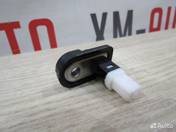 Концевик передний левый Hyundai Solaris 2