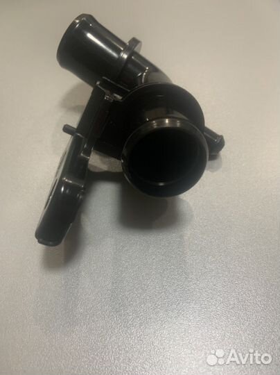 Патрубок-тройник 16057-37010 16057-37021 toyota