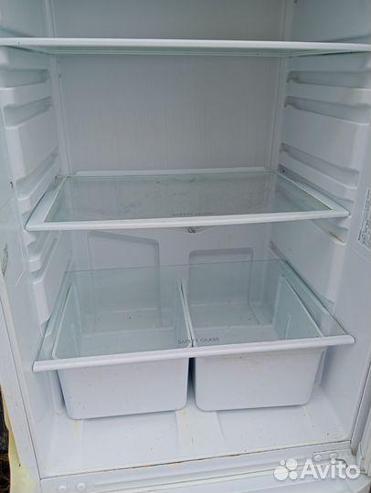 Холодильник indesit