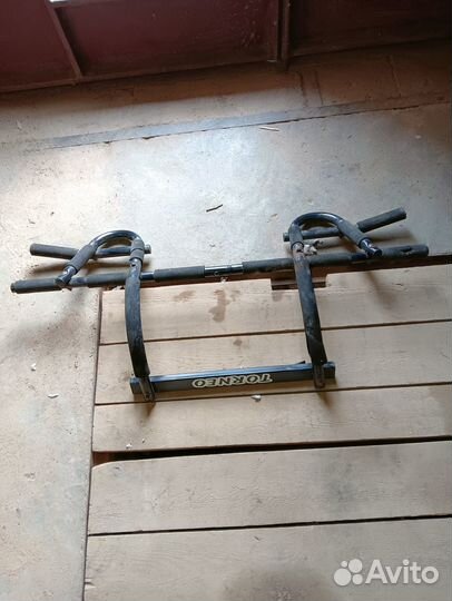 Турник дверной накладной Torneo