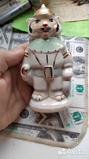 Статуэтка фарфор