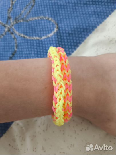 Продаю украшения из резиночек и игрушку