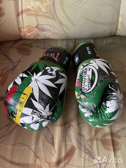 Боксерские перчатки 14 унций Twins