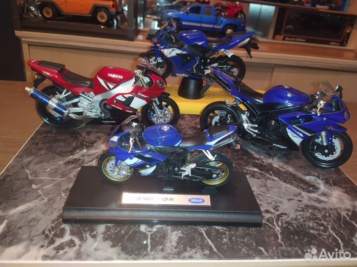 Мотоцикл Welly Yamaha YZF-R1 (12806P) 1:18, синий