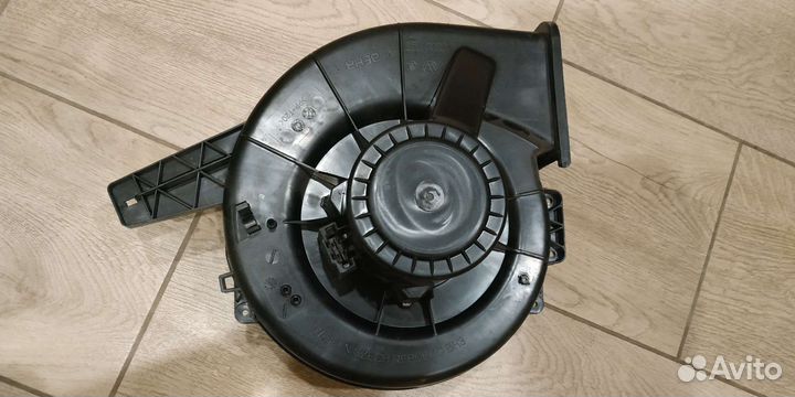 Электровентилятор отопителя Polo Sedan (10)