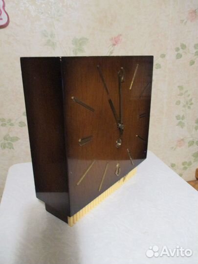 Часы настенные механические 