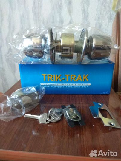 Дверная ручка межкомнатная с замком