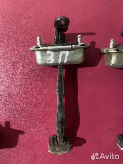 Ограничитель двери правая сторона Ssang Yong Kyron