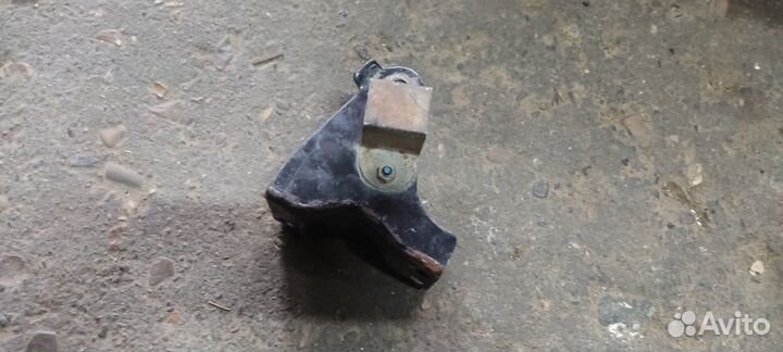 Hyundai Sonata NF 07г 2.0л АКПП кронштейн