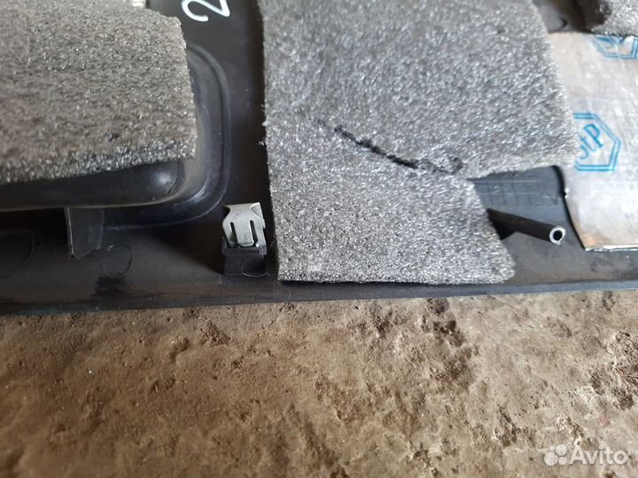 Накладка двери багажника Пежо 206