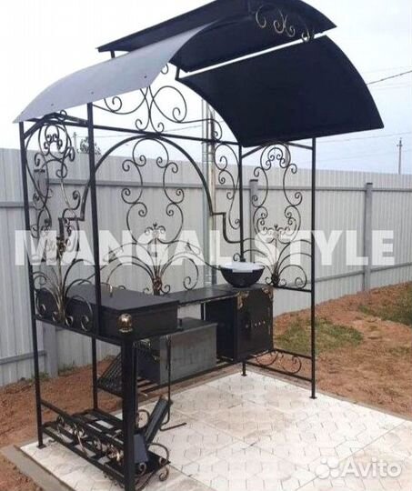 Мангал с крышей