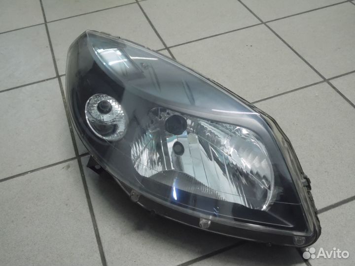 Фара передняя правая Рено Сандеро 1