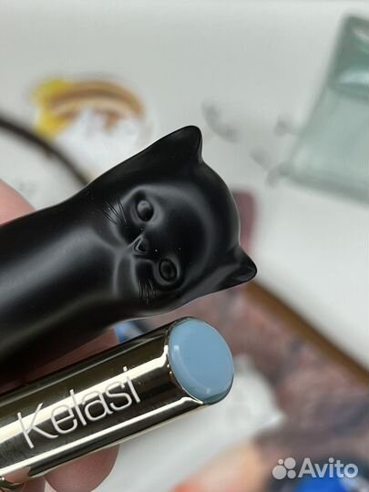 Набор косметики и духов в косметичке милой