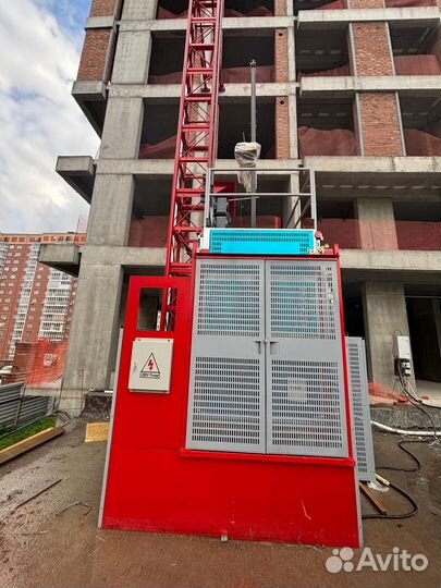 Аренда грузопассажирского подъёмника SC200