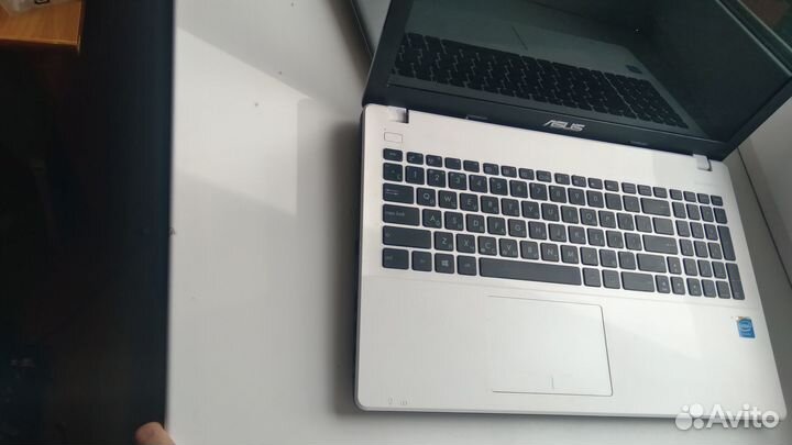 Ноутбук asus