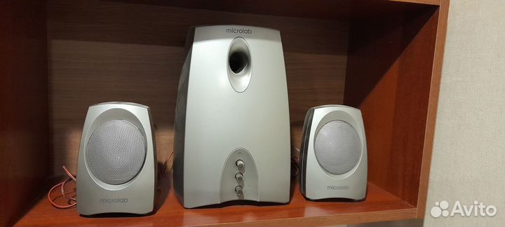 Сабвуфер и колонки microlab