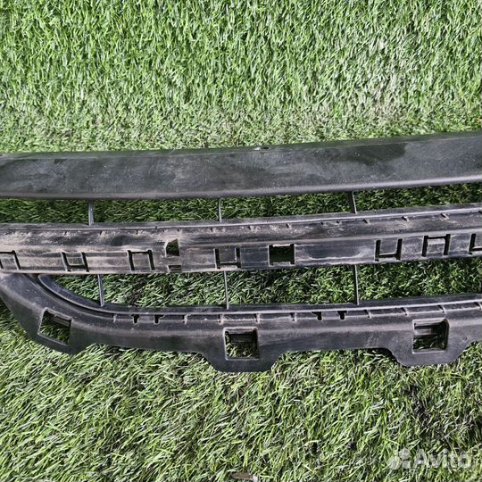Решетка в бампер центральная BMW F20 1-serie