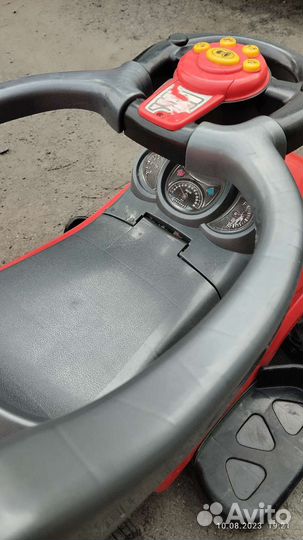 Детская машина каталка с ручкой