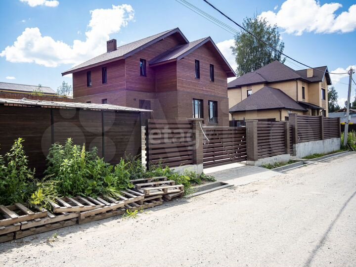 Коттедж 318 м² на участке 10,1 сот.