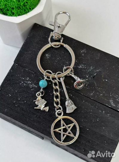 Брелок для ключей Ведьма