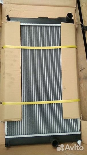 Радиатор основной на toyota prius ZVW30 2ZR-FXE