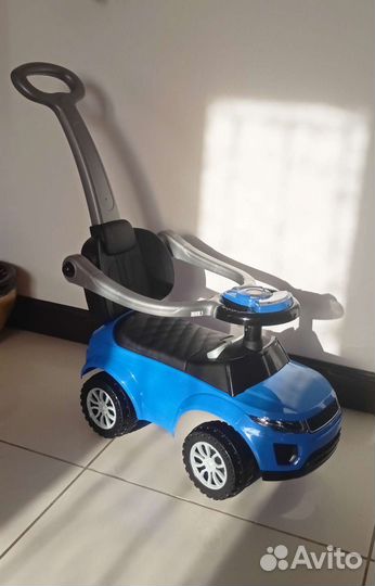 Машина каталка с ручкой