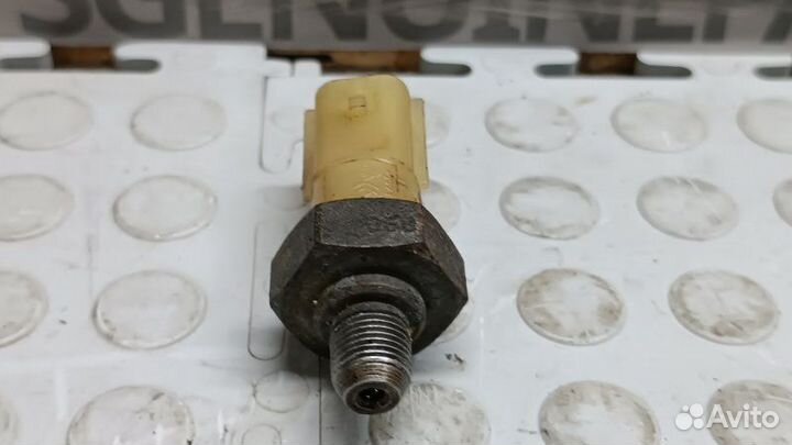 Датчик давления масла Renault Duster