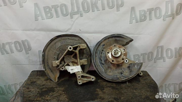 Кулак задний правый Volkswagen Passat B6