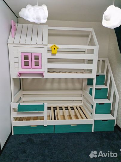 Двухъярусная кровать домик