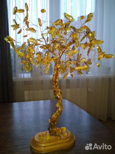 Дерево из янтаря