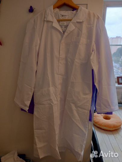 Белый медицинский халат мужской