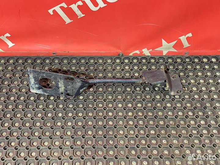 Кронштейн крыла переднего левого