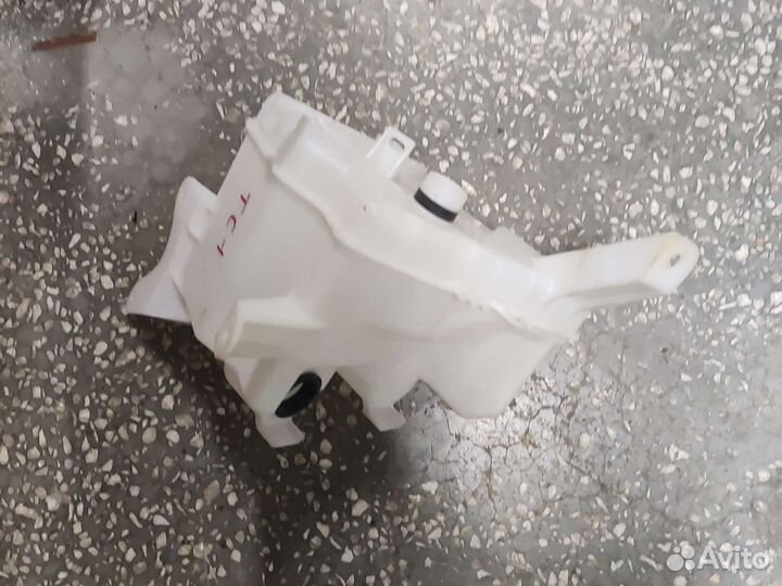 Бачок омывателя Toyota auris 252