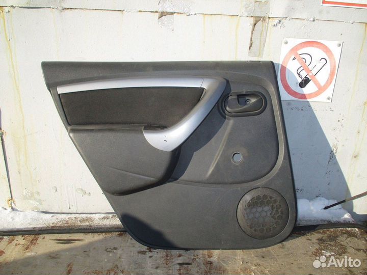 Обшивка двери задней левой Renault Duster 1