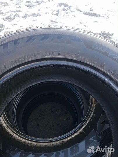 Bridgestone Blizzak DM-V2 235/65 R17