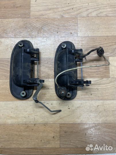 Ручка правой пассажирской двери Mitsubishi Carisma