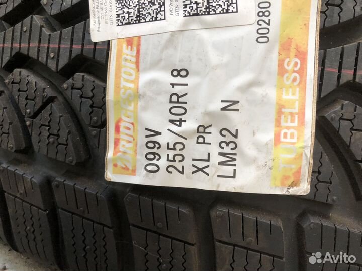 Bridgestone Blizzak LM-32 255/40 R18