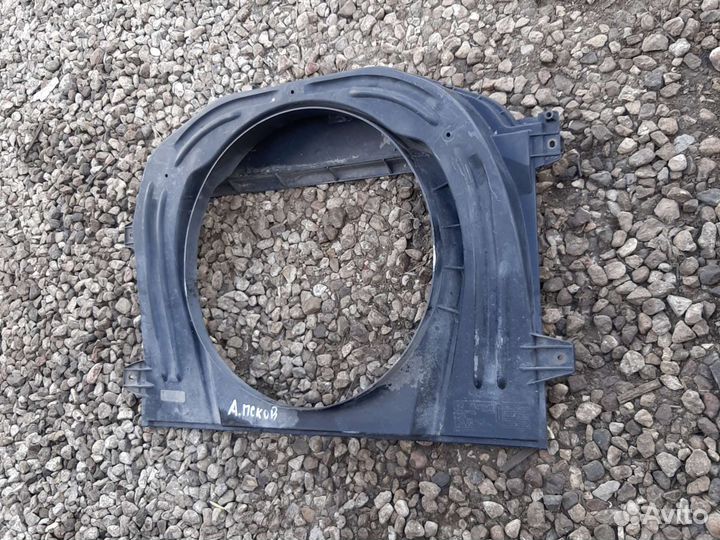 Диффузор радиатора Фольксваген лт 2 LT 2