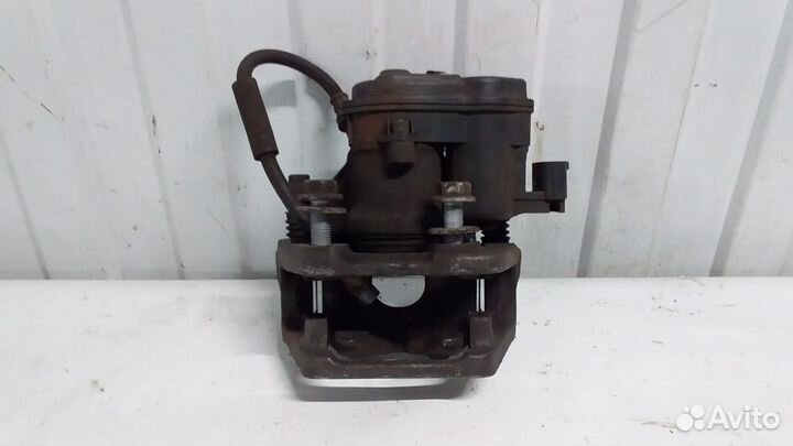 Суппорт тормозной задний левый BMW 5 серия