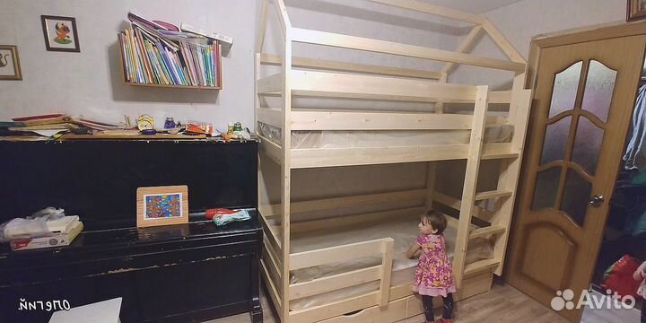 Детская двухъярусная кровать