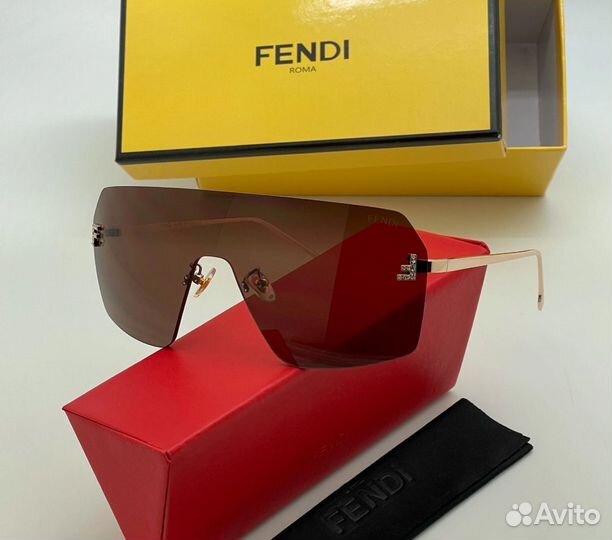 Солнцезащитные очки Fendi