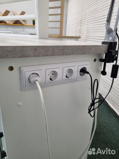 Маникюрный стол Лофт