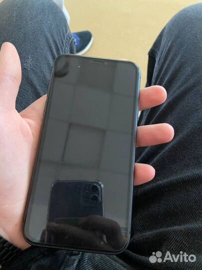 Телефон iPhone 11