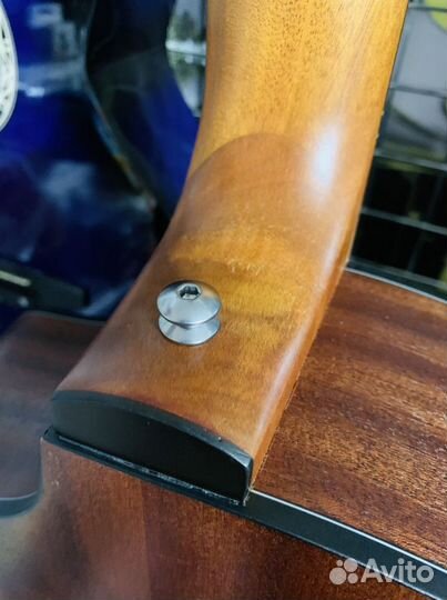 Акустическая гитара