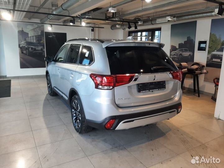 Mitsubishi Outlander, 2022